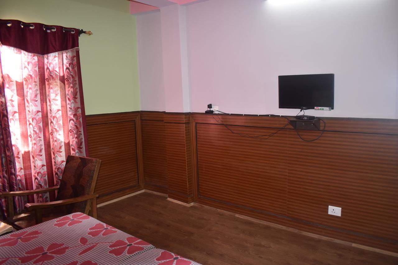 Hotel Snow Flake Rāmpur Exterior foto